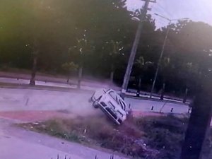 Virajı Alamayan Otomobilin Direğe Çarptı: 1 Yaralı