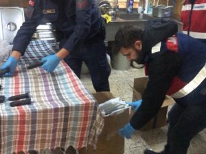 İ̇zmir’de Jandarmadan Silah Deposuna Baskın