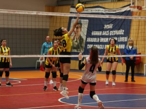 Filede Kazanan Derince Midi Kız A Oldu