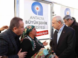 Kılıçdaroğlu, Depremzedelerle Yemek Yedi