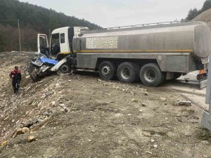 Bolu’da Otomobil Kamyona Ok Gibi Saplandı: 2 Ölü