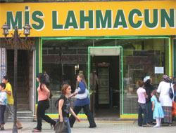 Mis Lahmacun Mutlu Yıllar Diler