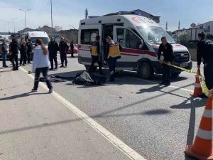 Motosikletin Tırın Altına Girmesi Kamerada