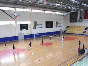 Yeni Kurulan Dbb Kadın Voleybol Takımı Turnuvalara Hazırlanıyor