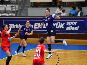 Konyaaltı’nın Bileği Bükülmüyor