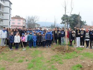 Nilüfer’de Öğrenciler Gelecekleri İçin Fidan Dikti