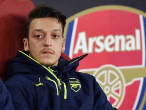 Mesut Özil, Futbolu Bıraktığını Açıkladı