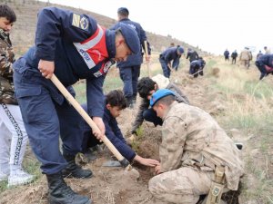 Depremde Hayatını Kaybedenler Aksaray’da Fidan Dikilerek Anıldı