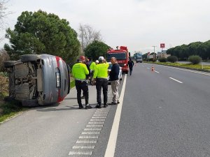 Kontrolden Çıkan Araç Takla Attı: 2 Yaralı