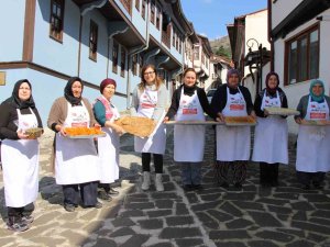 Amasyalı Kadınlardan Ramazan Sofraları İçin Yağlı Ve Dolma Hazırlığı