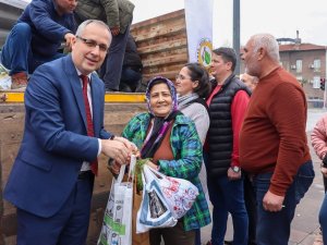 Balıkesir’de 2 Bin Fidan Vatandaşa Ücretsiz Dağıtıldı