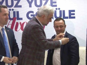 Avcılar’da Gelecek Partisinden Ak Parti’ye Katılanlar İçin Rozet Takma Töreni Yapıldı