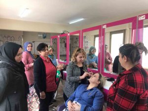 Makyajla Bir Saatte 50 Yaş Yaşlanan Kursiyerler Minik Öğrencileri Şaşırttı