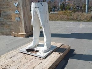 Tatvan’ın Simgesi ‘Denizci Heykeli’ Tahrip Edildi