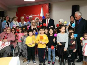 Yaşlılar Haftası’nda Gönül Köşkü’ne Miniklerden Sürpriz