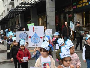 Miniklerden Anlamlı Yürüyüş