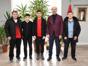 Başkan Ali Kılıç’tan Başarılı Sporculara Ödül
