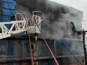 Altınova Tersaneler Bölgesi’nde Gemi Yangını
