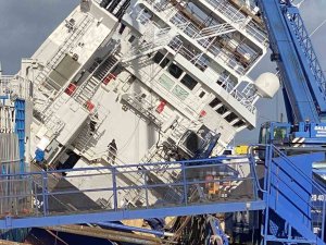 İ̇skoçya’da Tersanedeki Gemi Yan Yattı: 25 Yaralı