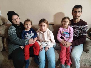 Ailesi Evden Çıkartıldığı İçin Okula Gidemeyen Kız Çocuğu Gözyaşlarına Boğuldu