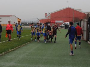 Futbolcunun Diz Kapağı Çıktı, Maç Sonu Ortalık Karıştı