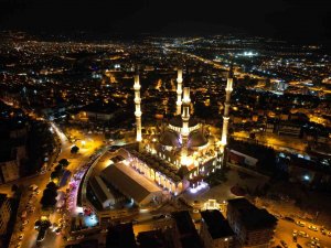 Kahramanmaraş’ta İlk Teravih Namazı Çadırda Kılındı