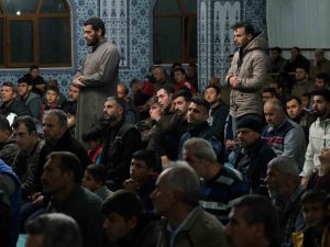 Deprem Bölgesi Hatay’da İlk Teravih Namazı Kılındı