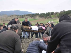 Hastaneye Gitmek İçin Bindikleri Araba Mezar Oldu