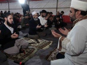 Malatya’da İlk Teravih Namazı Çadırda Kılındı