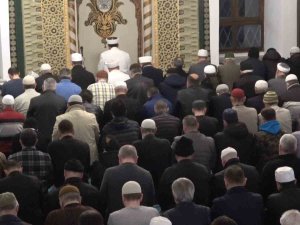 Bursa’da Ramazan Dualarla Karşılandı, Camiler Doldu Taştı