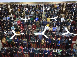 Gazze’de İlk Teravih Namazı Kılındı