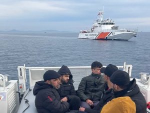 İ̇zmir’de 54 Göçmen Kurtarıldı