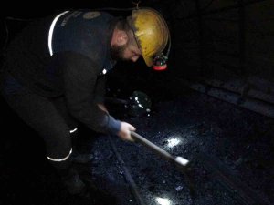 Maden Ocağında İlk Sahur: Yerin Metrelerce Altında Kömür Kazan Madenciler Sahur Yaptı