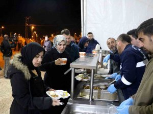 Deprem Bölgesi Hatay’da İlk Sahur Çadırlarda Yapıldı