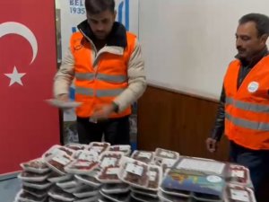 Muradiye Belediyesinden Hurma Ve İmsakiye Dağıtımı