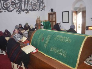 Tarihi Türbede Yarım Asırlık Mukabele Geleneği Yaşatılıyor