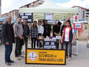 Öğretmen Ve Öğrenciler Depremzedeler İçin Pazarda Çay Sattılar