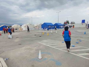 Depremzede Gençler Sınavlara Çadır Kentte Kurulan Parkurda Hazırlanıyor