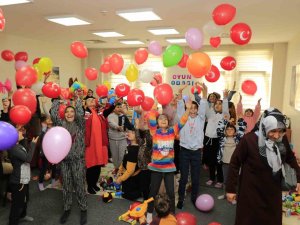 Depremzede Çocukların Yaraları Sarılıyor