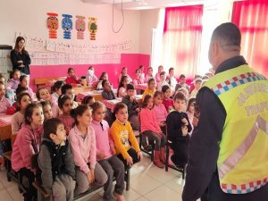 Jandarmadan Öğrenci Ve Öğretmenlere Trafik Eğitimi