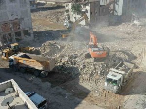 Kocaeli Büyükşehir, Hatay’da Enkaz Kaldırma Çalışmalarına Destek Veriyor