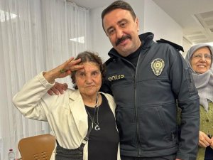 İ̇zmir’de Polisten Huzurevine Duygulandıran Ziyaret