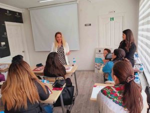 Yaz Mevsimi Yaklaştı: Uzmanlar Kimyasal İçerikli Cilt Bakım Ürünlerine Karşı Uyarıyor