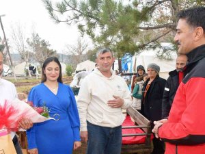 Afad Koordinatörü Vali Tekbıyıkoğlu, Depremzede Gence Kız İstedi