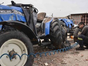 Enkaz Altından Çıkan Traktörler, Yüz Binlerce Liralık Masrafla Yeniden Tarlaya Dönüyor