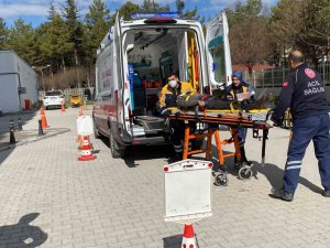 Odun Toplarken Beton Bloğun Altında Kalarak Yaralandı