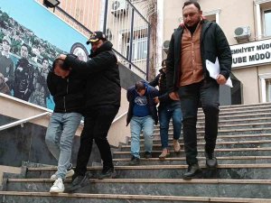 Kadıköy’de 88 Yaşındaki Vatandaşı Arayıp 500 Bin Tl Dolandıran İki Şüpheli Yakalandı