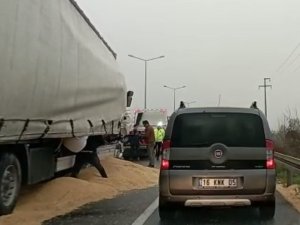 Bursa’da Tır Kazasında Sürücü Yaralandı