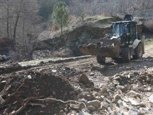 Efeler Belediyesi, Yağış Nedeniyle Kapanan Yollara Müdahale Etti