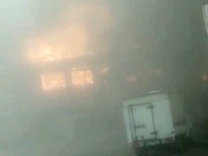 Uludağ Yolu Üzerine Bulunan Restoran, Alev Alev Yandı